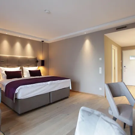 Aurelia 4*